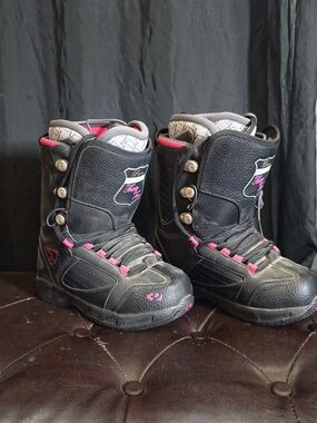 Women's Black & Pink Winter Snow Boots